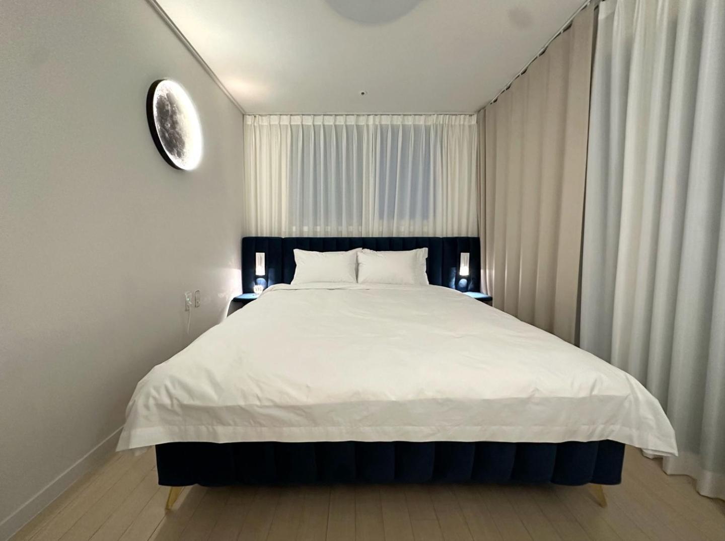 The Eight 8 Hongdae Apartment